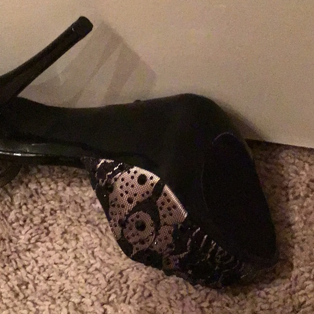 Shoes - Picture 4 of 4